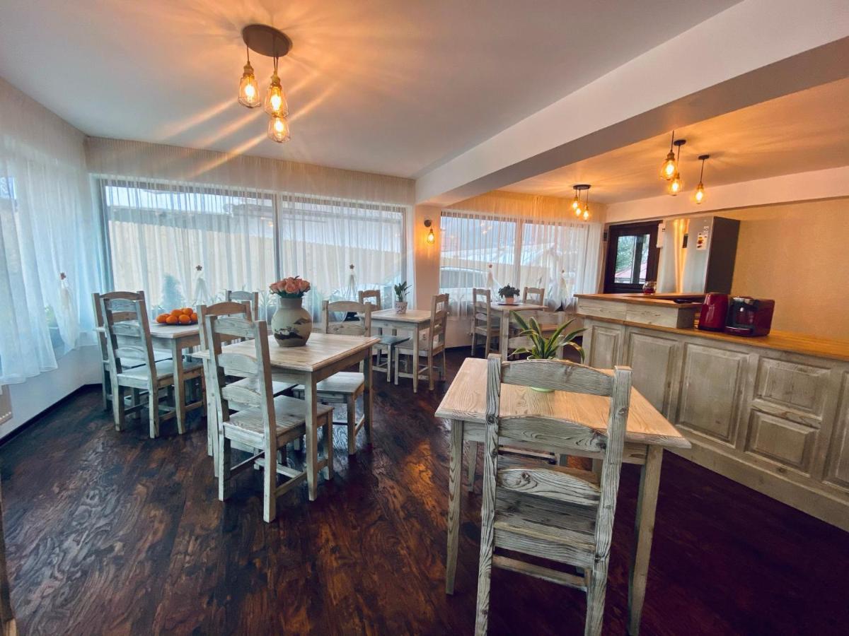 Buşteni Casa Ankeli Bed & Breakfast エクステリア 写真