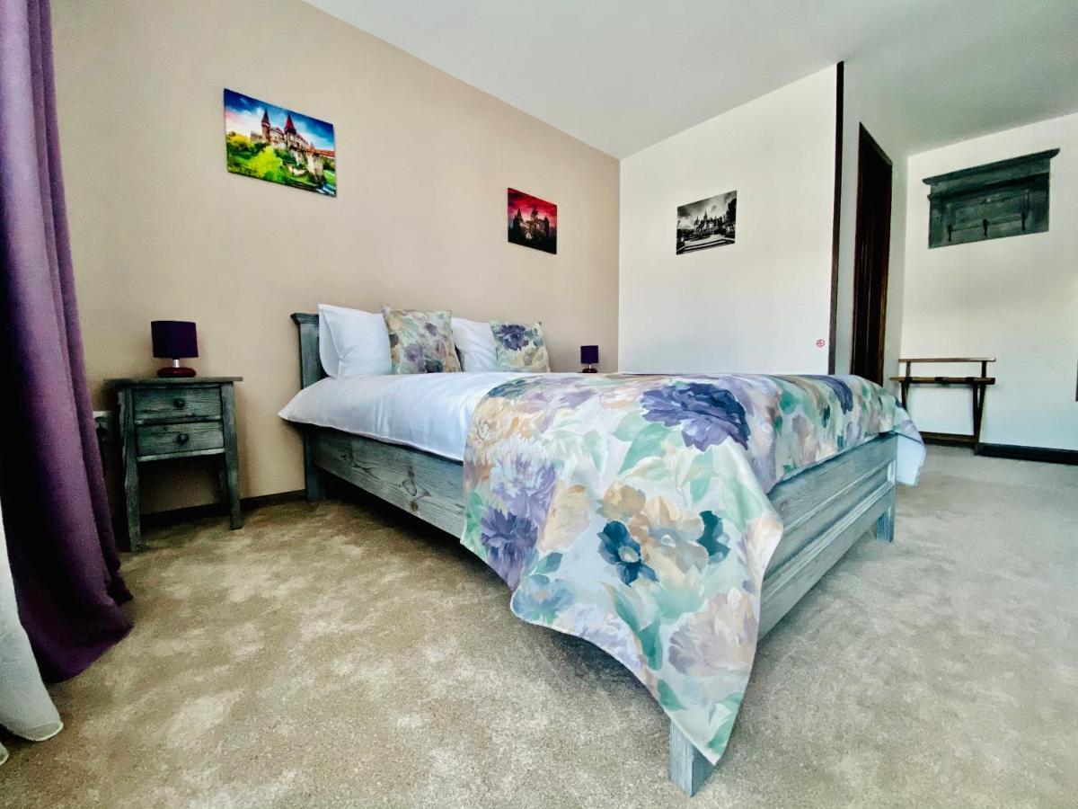 Buşteni Casa Ankeli Bed & Breakfast エクステリア 写真