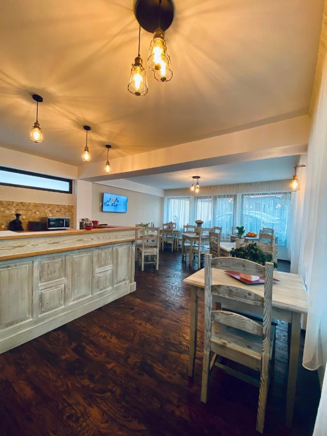 Buşteni Casa Ankeli Bed & Breakfast エクステリア 写真