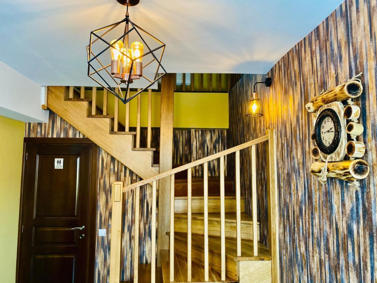 Buşteni Casa Ankeli Bed & Breakfast エクステリア 写真