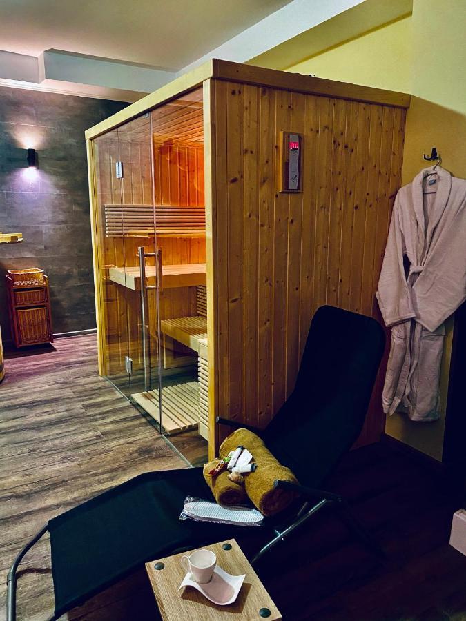 Buşteni Casa Ankeli Bed & Breakfast エクステリア 写真