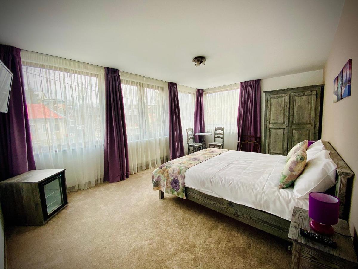 Buşteni Casa Ankeli Bed & Breakfast エクステリア 写真